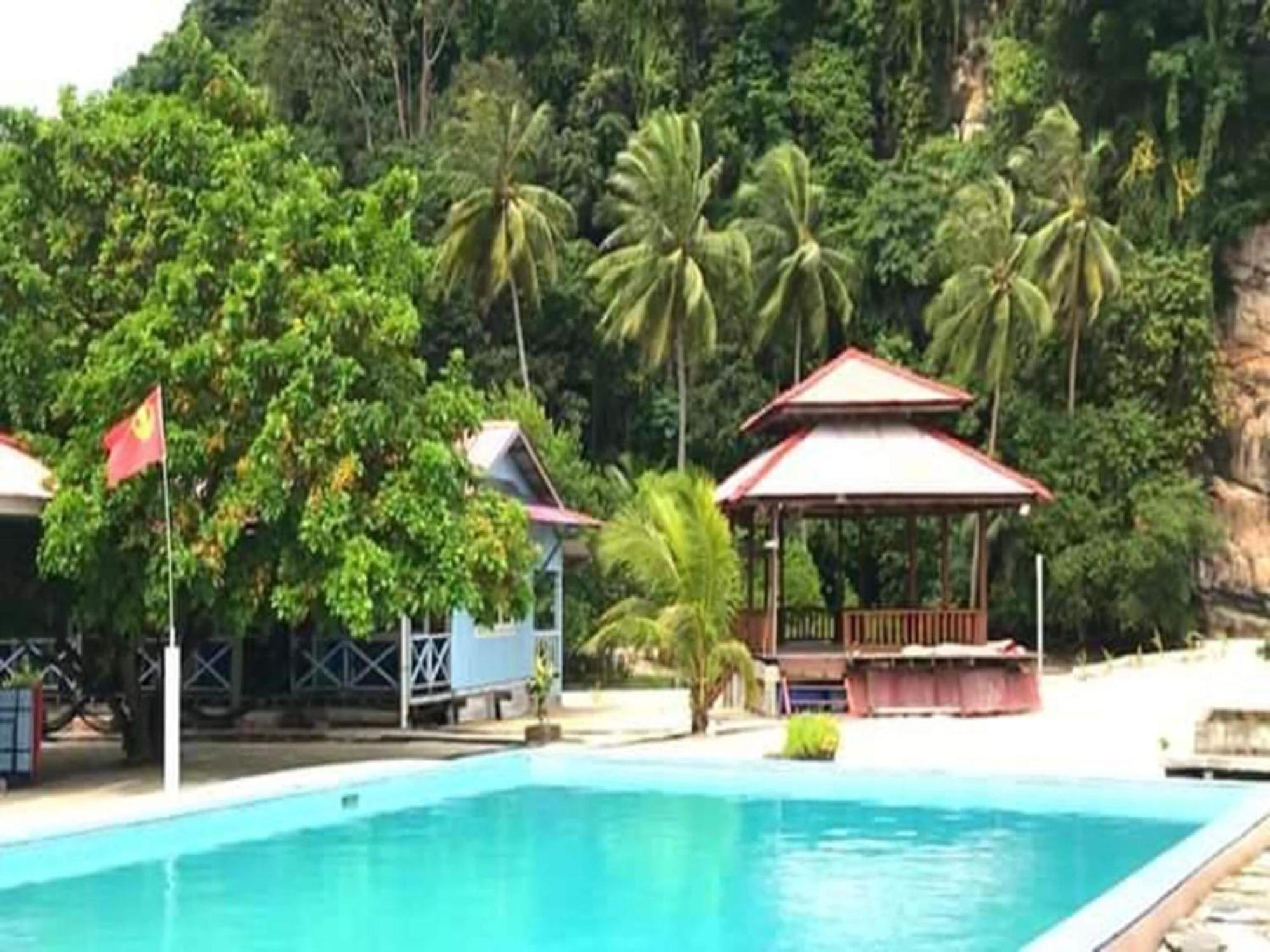 Capital O 91017 Tuba Beach Resort @ Pulau Tuba Куах Екстер'єр фото