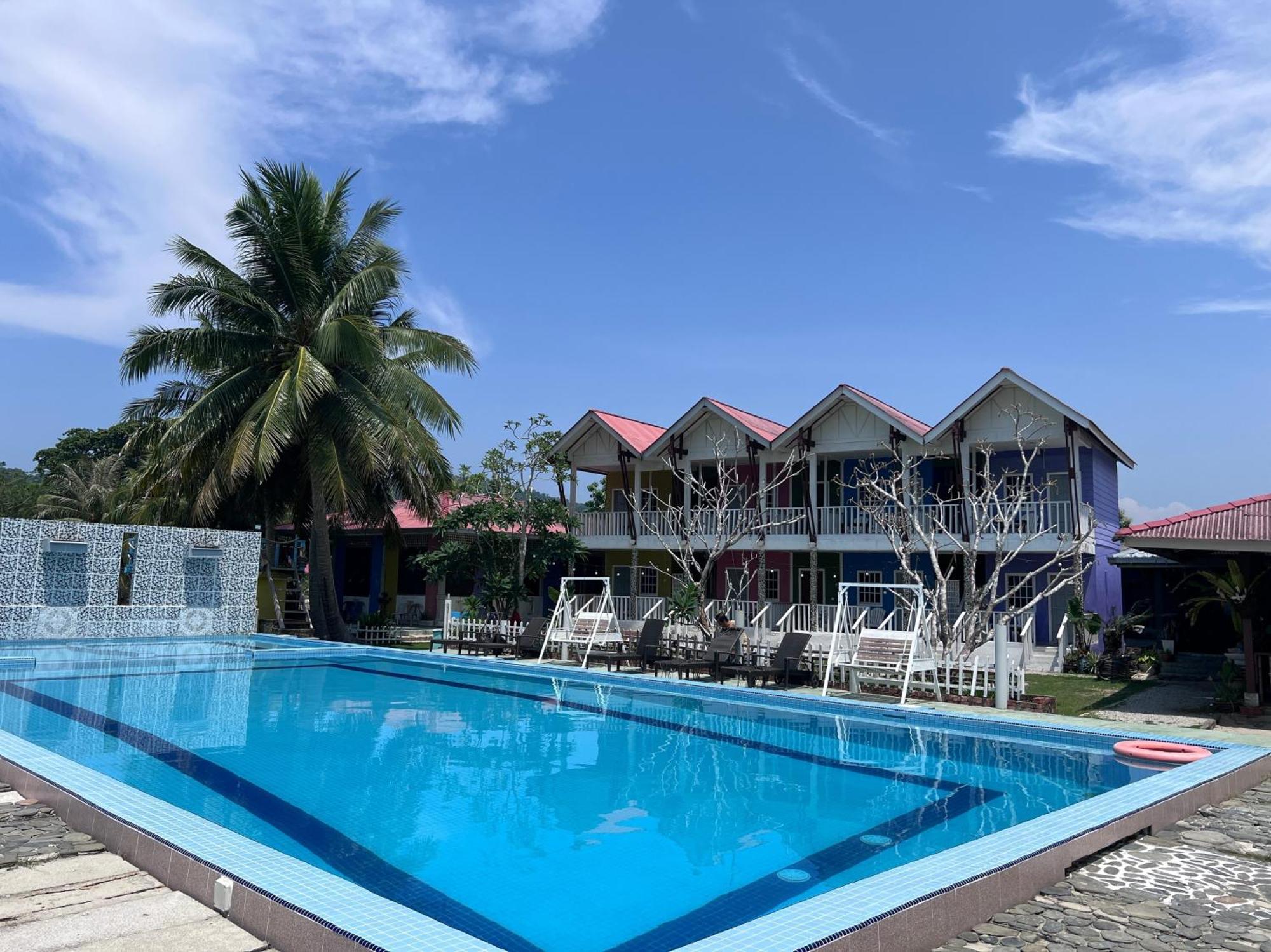 Capital O 91017 Tuba Beach Resort @ Pulau Tuba Куах Екстер'єр фото