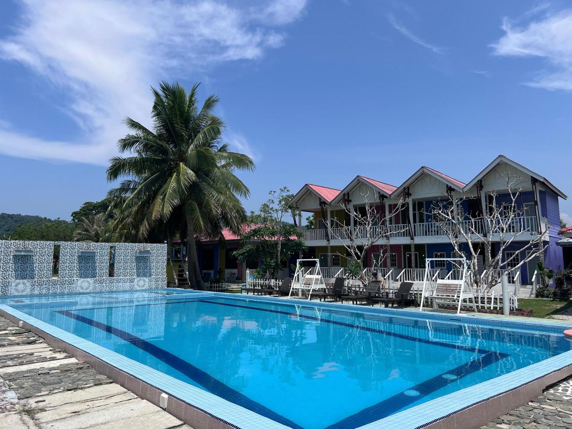 Capital O 91017 Tuba Beach Resort @ Pulau Tuba Куах Екстер'єр фото